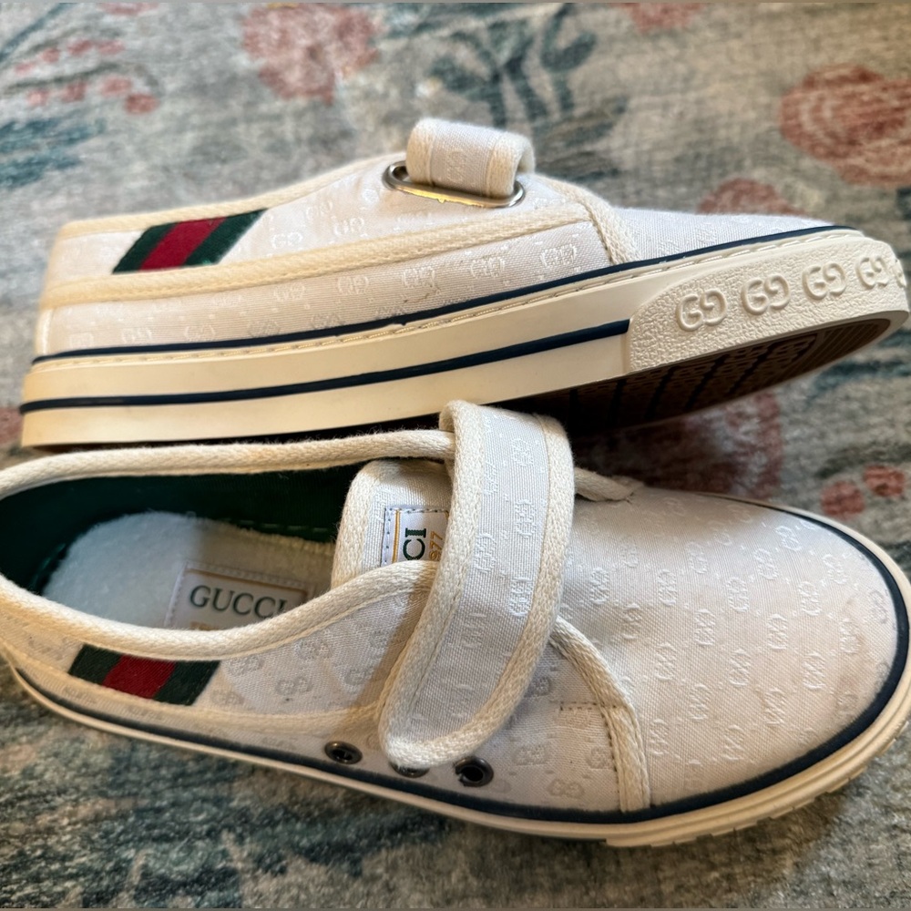 Gucci White Sneakers with Classic Green and Red Stripes